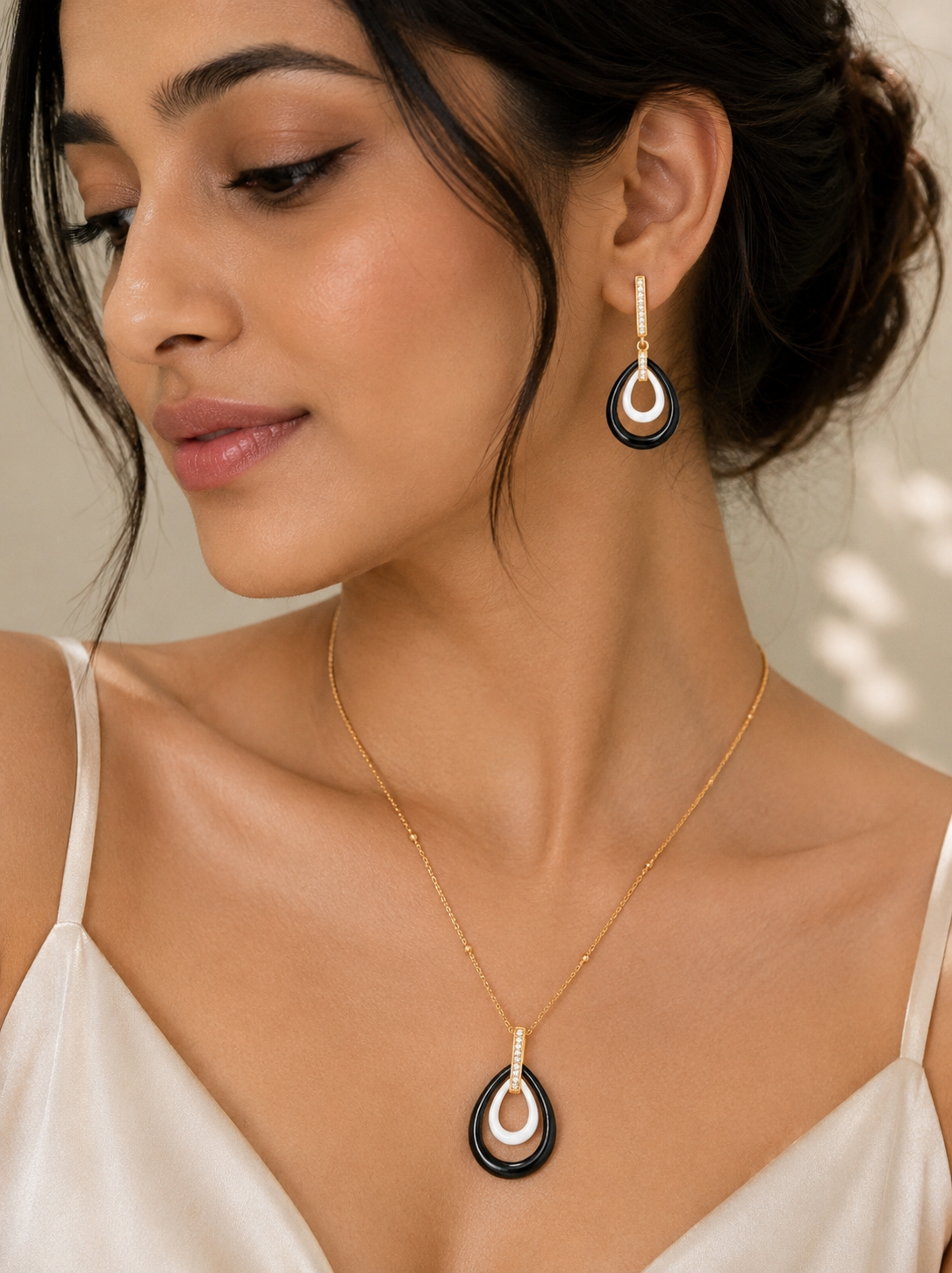 Black-and-White Teardrop Jewelry Set