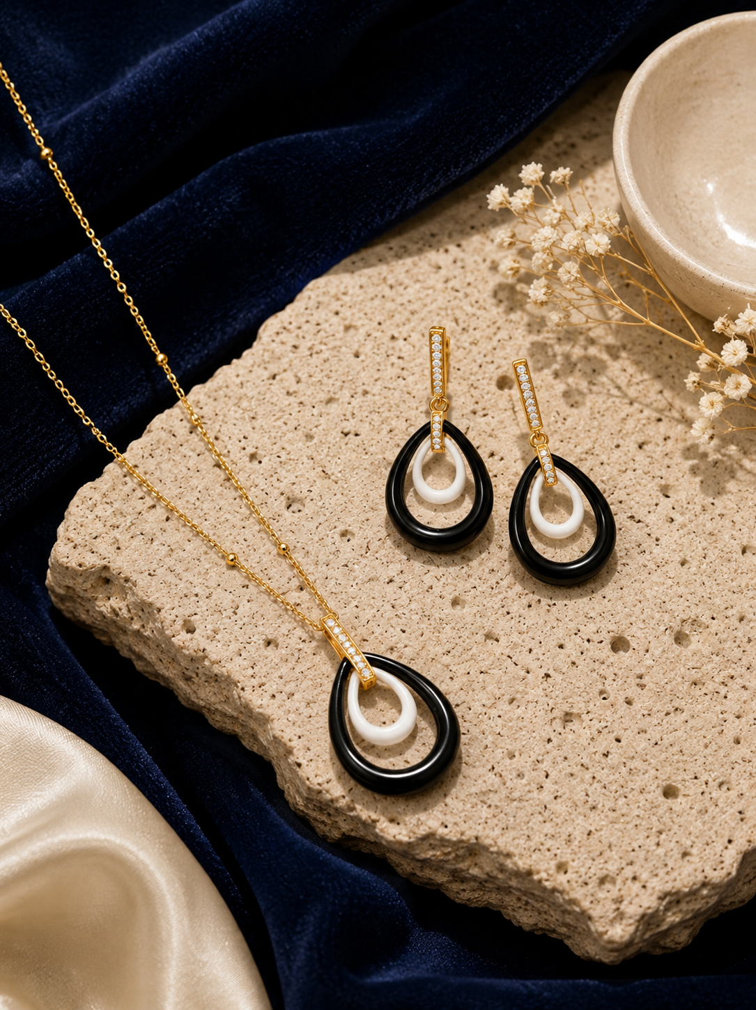 Black-and-White Teardrop Jewelry Set