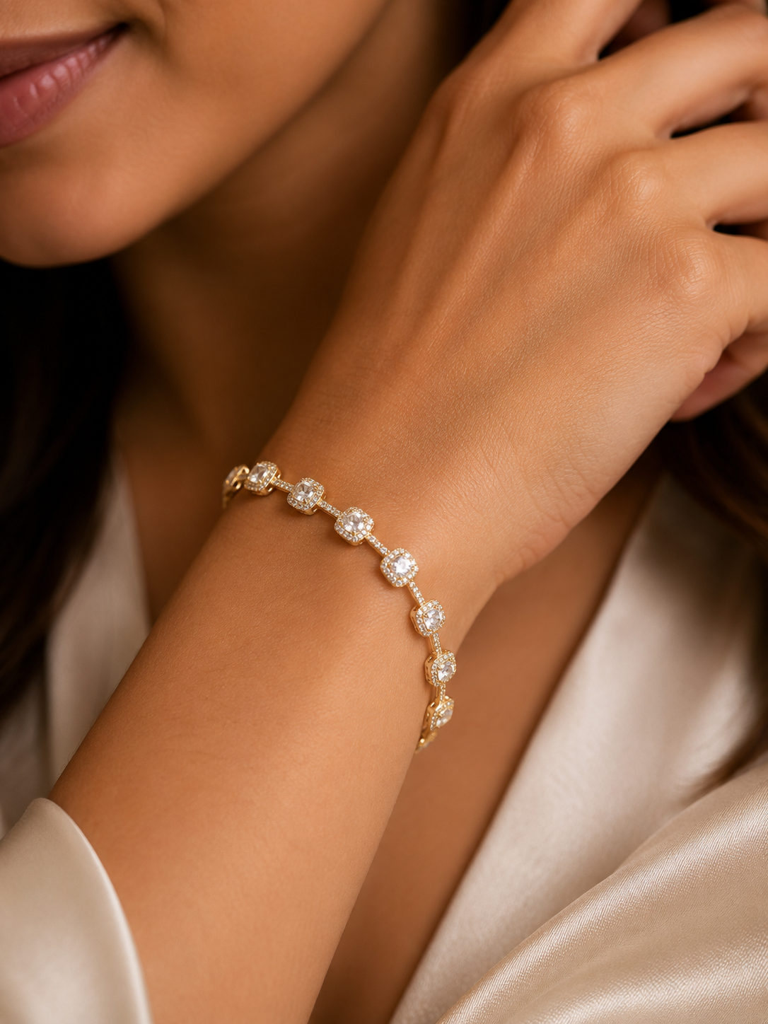 Elegant Gold Halo Bracelet