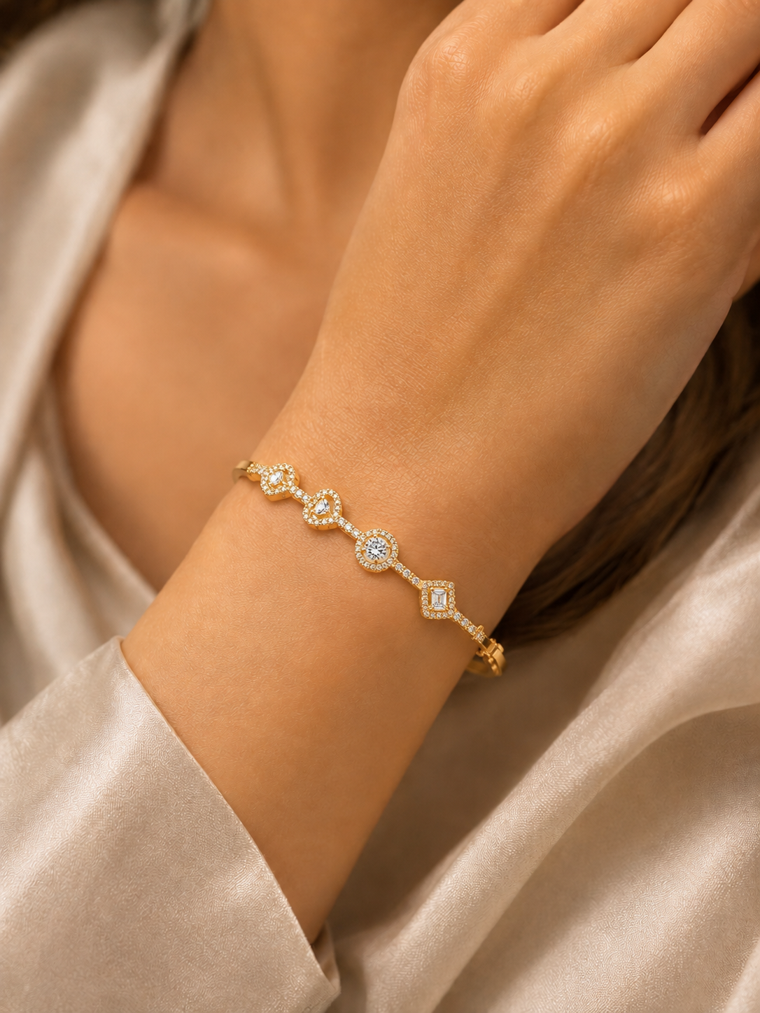 Gold Halo Motif Bangle